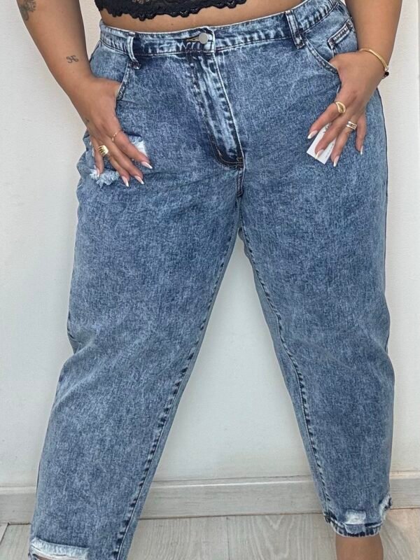 Plus size casual light wash blue carrot jeans