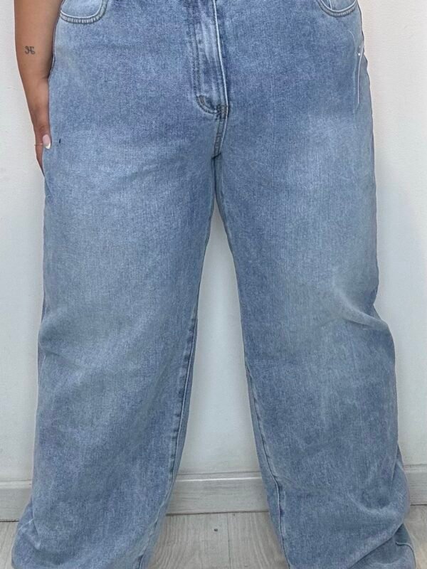 Plus size light wash jeans