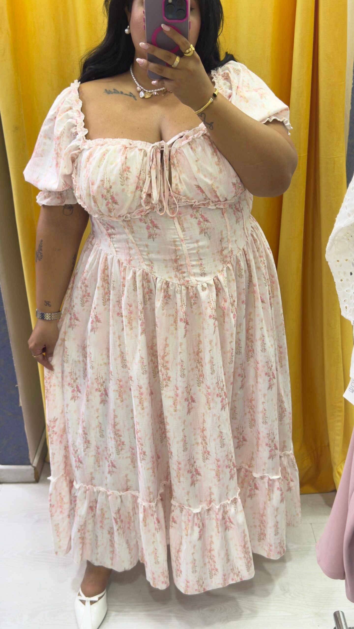 Elegant white dress with mini rose flowers